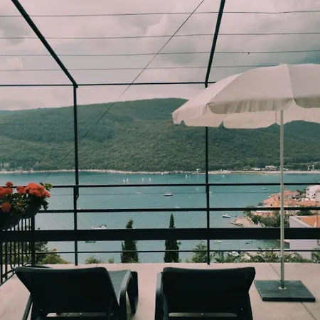 Bruna Mit Terrasse Und Meerblick By Interhome Appartamento